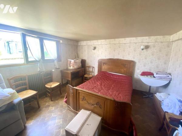Une maison d'habitation sur sous-sol