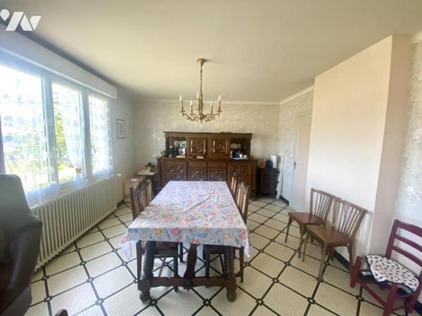 Une maison d'habitation sur sous-sol