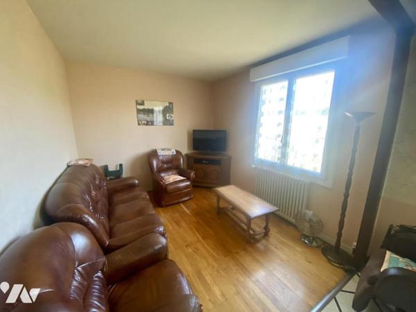 Une maison d'habitation sur sous-sol