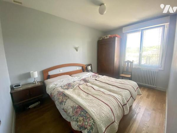 Une maison d'habitation sur sous-sol