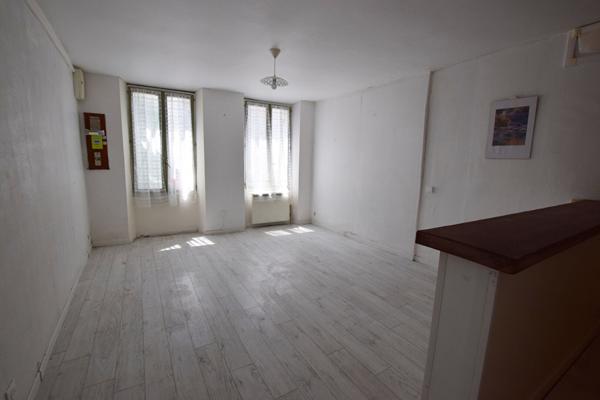 NANGIS PROCHE CENTRE-VILLE, APPARTEMENT STUDIO 37 M² ENVIRON, AU REZ-DE-CHAUSSEE