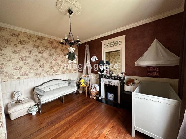 Maison à NEUILLY-PLAISANCE, 93360 - 7 pièces 142m²