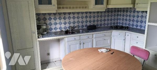 PAVILLON PROCHE MELLE sur 4000m²