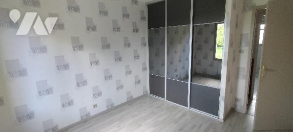 PAVILLON PROCHE MELLE sur 4000m²