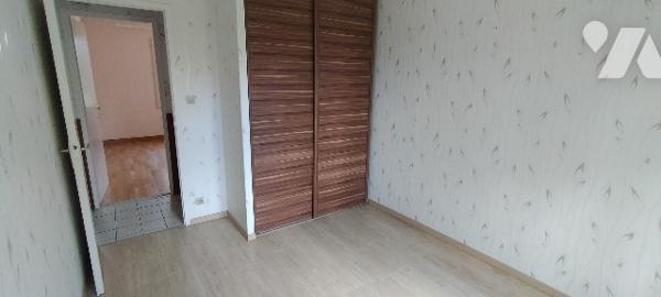 PAVILLON PROCHE MELLE sur 4000m²