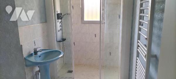 PAVILLON PROCHE MELLE sur 4000m²