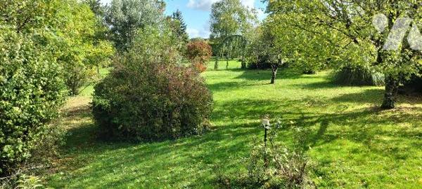 PAVILLON PROCHE MELLE sur 4000m²