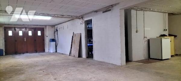 PAVILLON PROCHE MELLE sur 4000m²