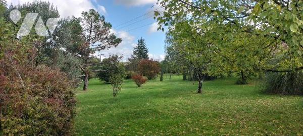 PAVILLON PROCHE MELLE sur 4000m²