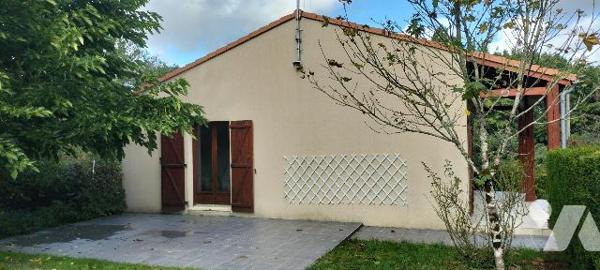 PAVILLON PROCHE MELLE sur 4000m²