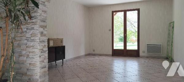 PAVILLON PROCHE MELLE sur 4000m²