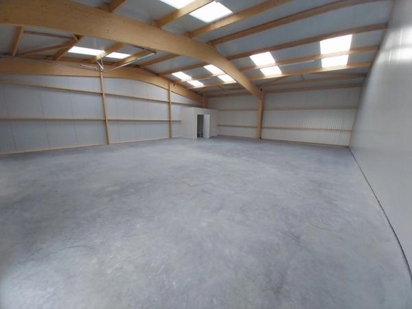 Local de 180 m² neuf à louer