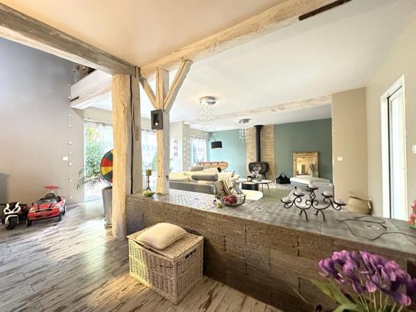 Le Perche - Montlandon (28240) Propriété à vendre, 8 pièces, 335 m², terrain clos de 6449 m², piscine couverte chauffée