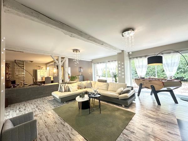 Le Perche - Montlandon (28240) Propriété à vendre, 8 pièces, 335 m², terrain clos de 6449 m², piscine couverte chauffée