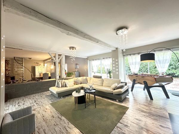 Le Perche - Montlandon (28240) Propriété à vendre, 8 pièces, 335 m², terrain clos de 6449 m², piscine couverte chauffée