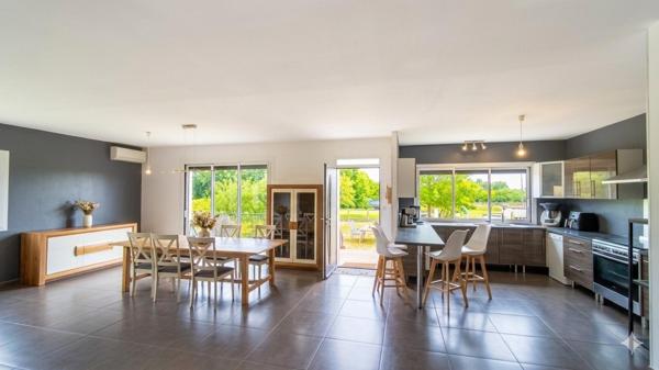 Maison 8 pièces, dépendances 500 m², grand terrain