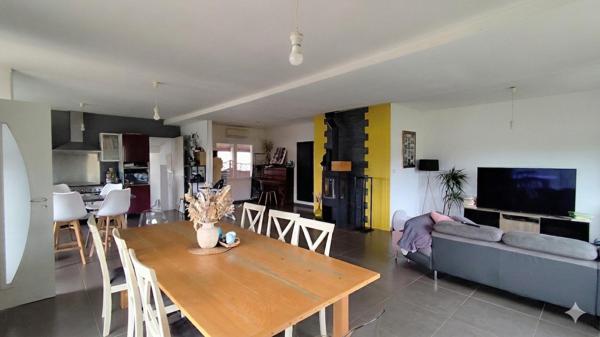 Maison 8 pièces, dépendances 500 m², grand terrain