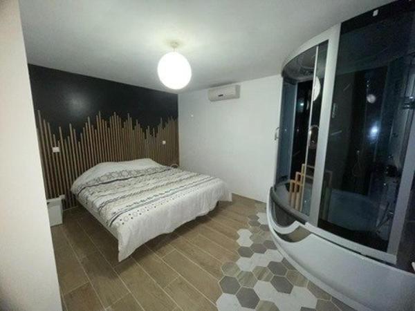 Maison 8 pièces, dépendances 500 m², grand terrain