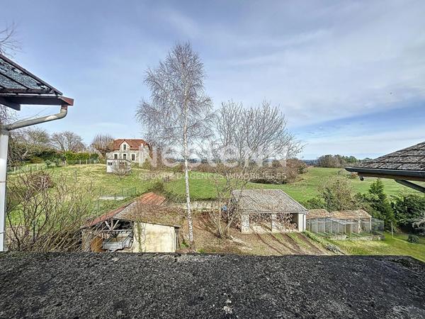 Maison de bourg à rénover - Chameyrat - 4 pièce(s) 113 m2