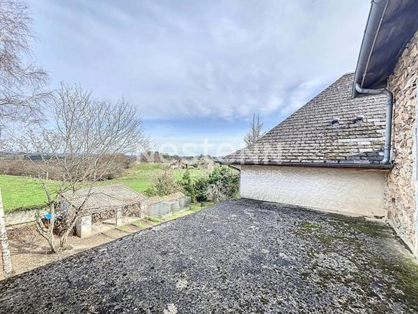Maison de bourg à rénover - Chameyrat - 4 pièce(s) 113 m2