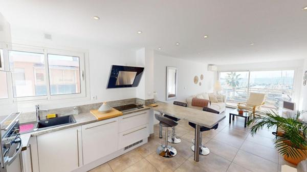 Appartement Saint Raphael 2 pièce(s) 45 m2 Vue Mer Cave et PKG privatif