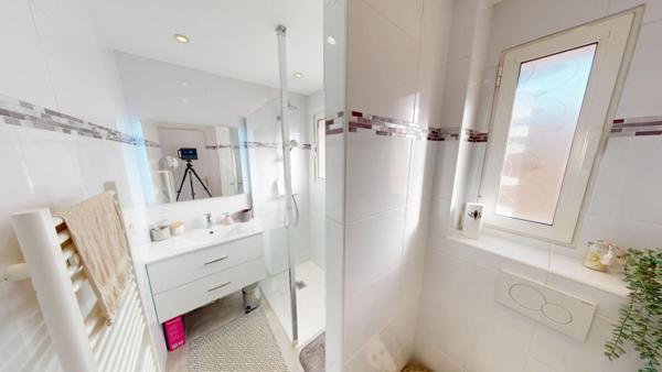 Appartement Saint Raphael 2 pièce(s) 45 m2 Vue Mer Cave et PKG privatif