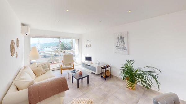 Appartement Saint Raphael 2 pièce(s) 45 m2 Vue Mer Cave et PKG privatif