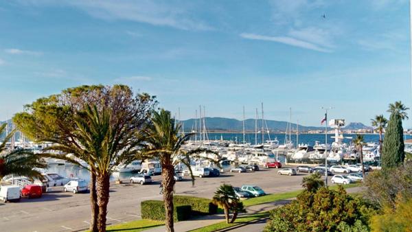 Appartement Saint Raphael 2 pièce(s) 45 m2 Vue Mer Cave et PKG privatif