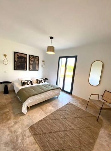 Villa individuelle proche de la mer avec piscine