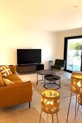 Villa individuelle proche de la mer avec piscine