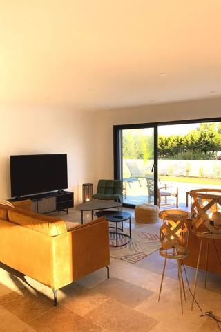 Villa individuelle proche de la mer avec piscine