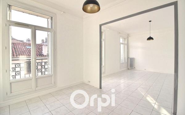 Appartement à louer    4 pièces • 119 m2 Marseille 7