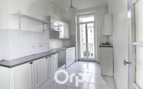 Appartement à louer    4 pièces • 119 m2 Marseille 7