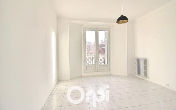 Appartement à louer    4 pièces • 119 m2 Marseille 7