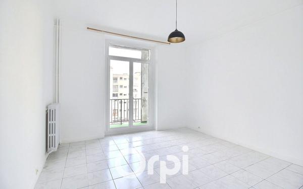 Appartement à louer    4 pièces • 119 m2 Marseille 7