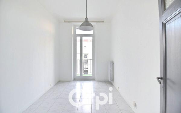 Appartement à louer    4 pièces • 119 m2 Marseille 7