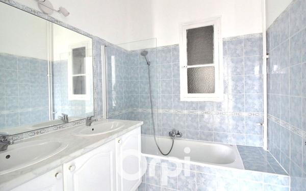 Appartement à louer    4 pièces • 119 m2 Marseille 7