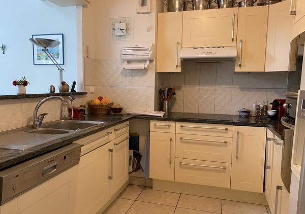 VENDU - Bel appartement au dernier étage d'une résidence de standing à proximité de la plage et des commerces
