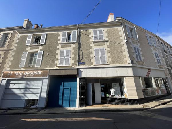 Poitiers (86000) DOUBLE IMMEUBLE POITIERS CENTRE 682 m2 avec 12 LOGEMENTS, 2 GARAGES, 2 LOCAUX COMMERCIAUX, JARDIN !