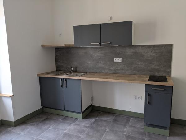 Poitiers (86000) DOUBLE IMMEUBLE POITIERS CENTRE 682 m2 avec 12 LOGEMENTS, 2 GARAGES, 2 LOCAUX COMMERCIAUX, JARDIN !