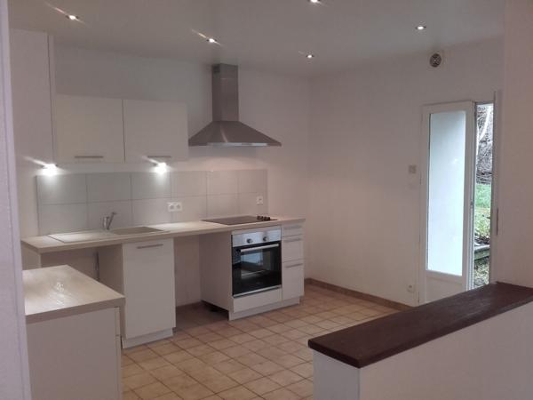 Poitiers (86000) DOUBLE IMMEUBLE POITIERS CENTRE 682 m2 avec 12 LOGEMENTS, 2 GARAGES, 2 LOCAUX COMMERCIAUX, JARDIN !