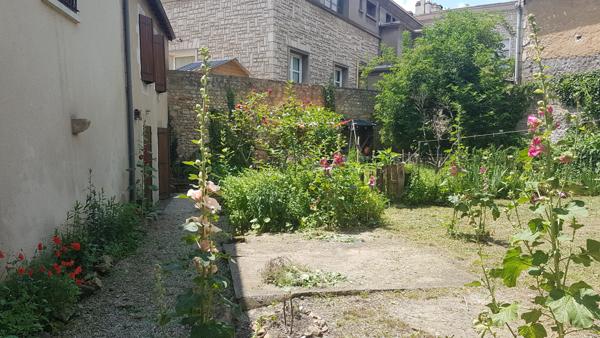 Poitiers (86000) DOUBLE IMMEUBLE POITIERS CENTRE 682 m2 avec 12 LOGEMENTS, 2 GARAGES, 2 LOCAUX COMMERCIAUX, JARDIN !