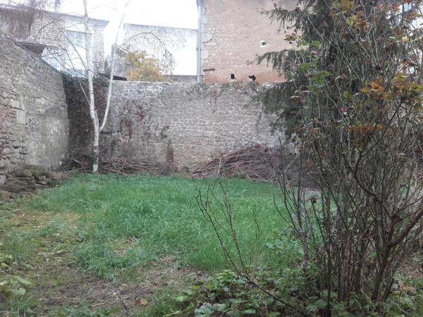 Poitiers (86000) DOUBLE IMMEUBLE POITIERS CENTRE 682 m2 avec 12 LOGEMENTS, 2 GARAGES, 2 LOCAUX COMMERCIAUX, JARDIN !