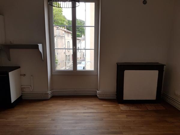 Poitiers (86000) DOUBLE IMMEUBLE POITIERS CENTRE 682 m2 avec 12 LOGEMENTS, 2 GARAGES, 2 LOCAUX COMMERCIAUX, JARDIN !