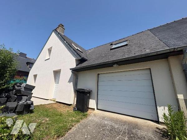 PACE- Au calme dans une impasse 
Une maison d'habitation individuelle édifiée en 1977 :
- Au ...