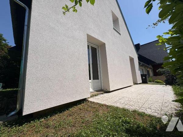PACE- Au calme dans une impasse 
Une maison d'habitation individuelle édifiée en 1977 :
- Au ...