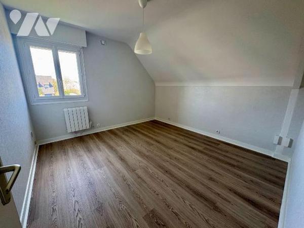 PACE- Au calme dans une impasse 
Une maison d'habitation individuelle édifiée en 1977 :
- Au ...