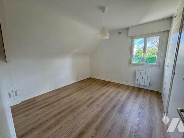 PACE- Au calme dans une impasse 
Une maison d'habitation individuelle édifiée en 1977 :
- Au ...