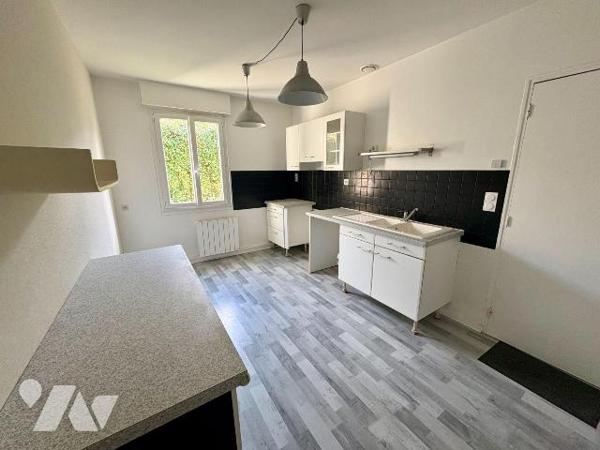 PACE- Au calme dans une impasse 
Une maison d'habitation individuelle édifiée en 1977 :
- Au ...