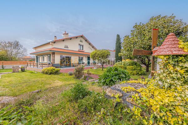 Vente Maison180 m² - 8 Pièces - BOUGUENAIS (44340)